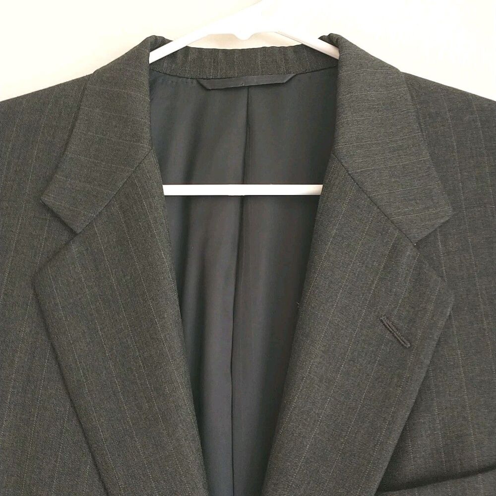 Barneys Hickey Freeman Sport Coat Jacket Mens 40R Gray 2 Button Pinstripe USA